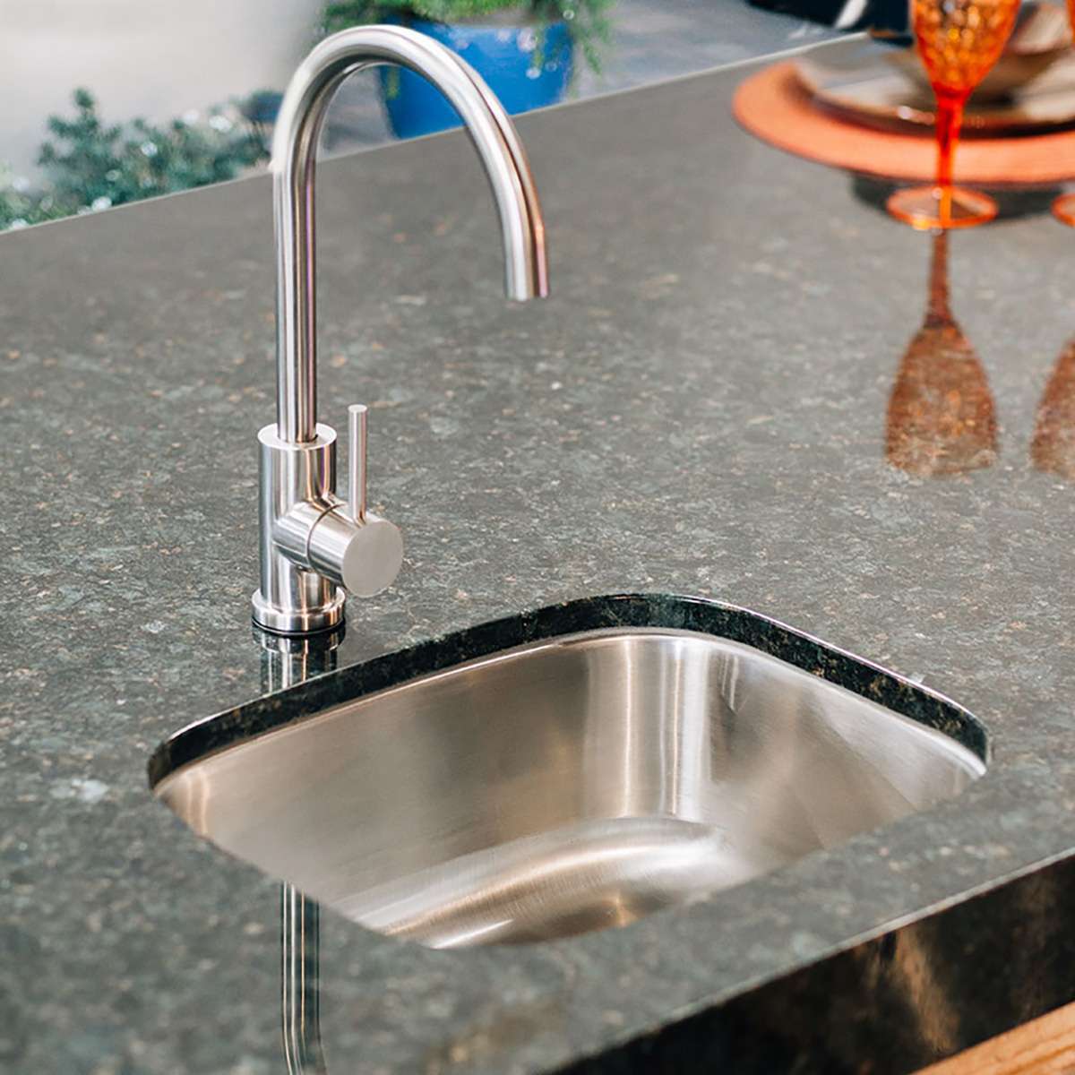 02-TF-NK-19U-Undermount-Sink-360-Degree-Hot-Cold-Faucet-Basin-Built-In-Lifestyle Trueflame 19"x 15" Undermount Sink