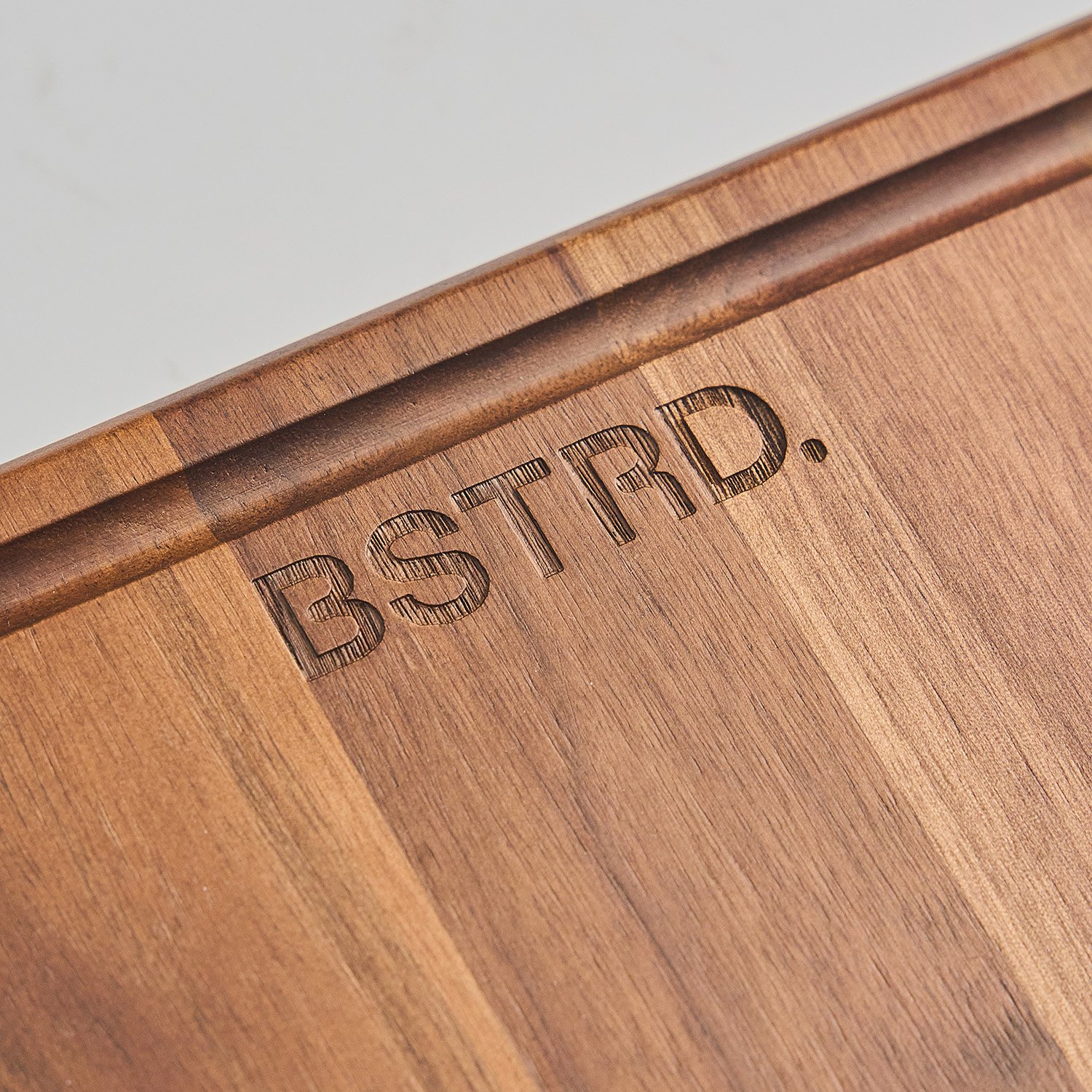 BAC110 – BSTRD Walnut Cutting Board-close Walnut Cutting Board Insert close up